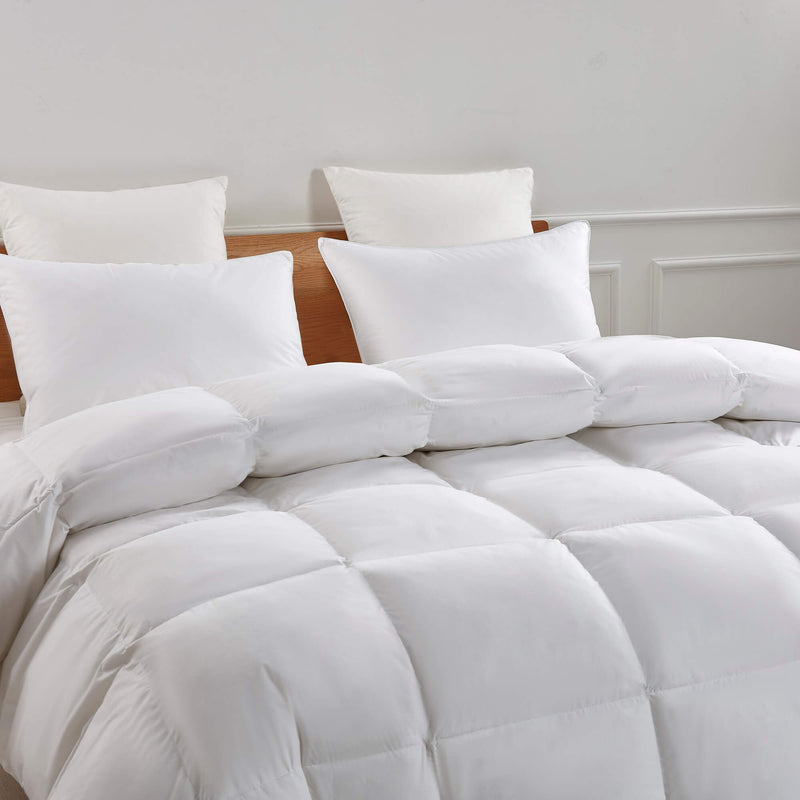Serta 233 Thread Count White Goose Feather and Down Fiber Comforter